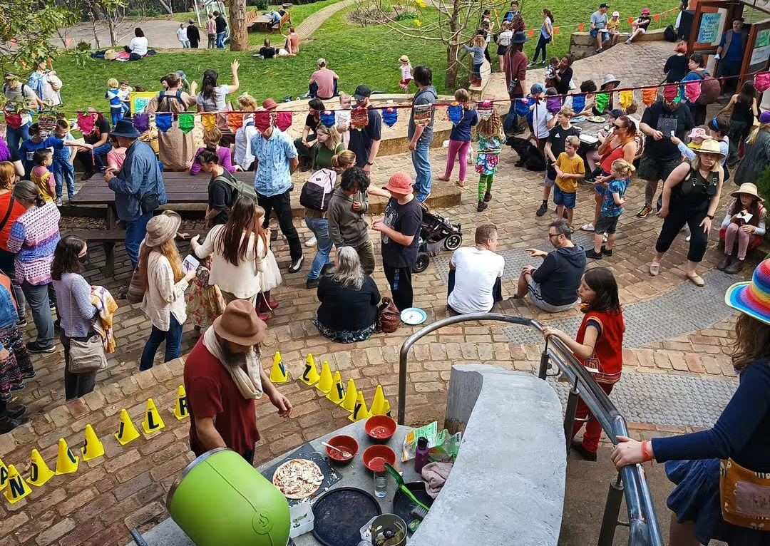 Artisan Fair crowd e